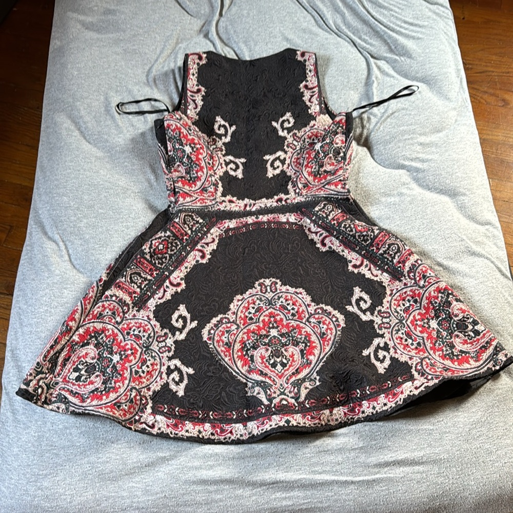 Size medium party dress pet friendly home just cats - Picture 2 of 4